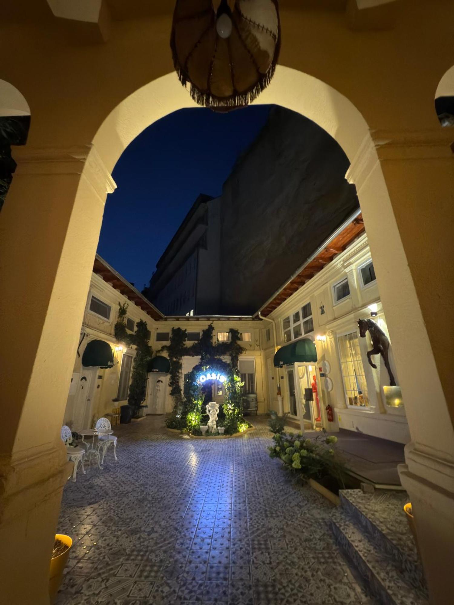 Oasis Inn Budapest, Budapest